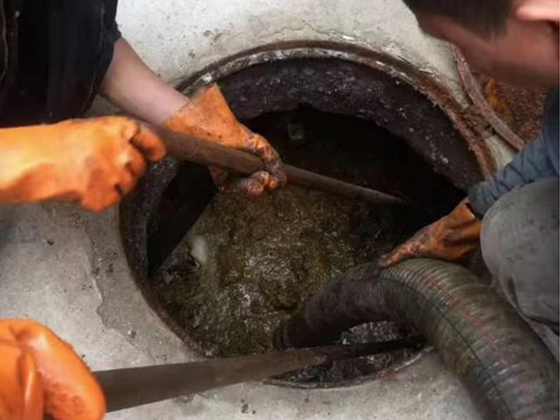 谢家集清理化粪池时如何避免沼气的危害?